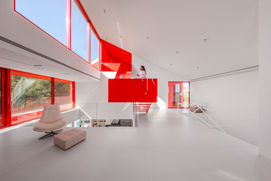 Corner Villa / Super Void Space Corner Villa / Super Void Space - Interior Photography, Living Room, Stairs