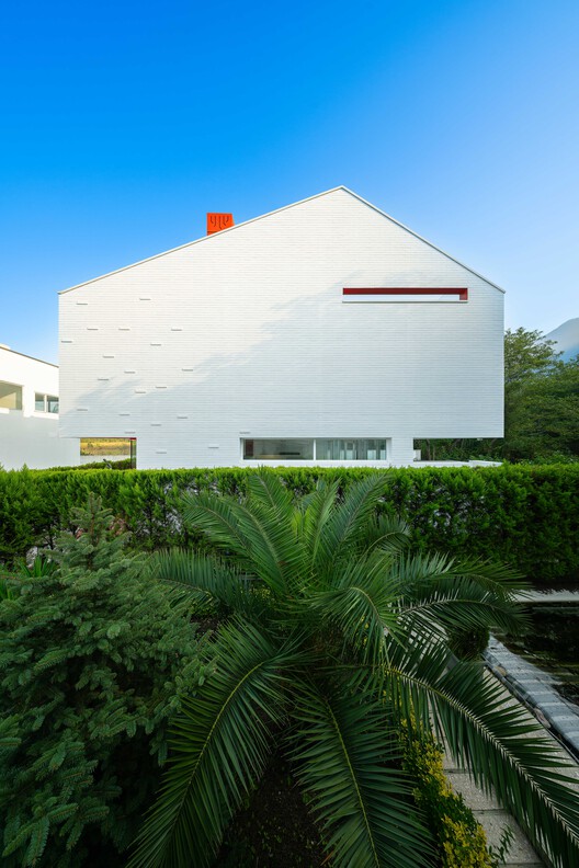 Corner Villa / Super Void Space Corner Villa / Super Void Space - Exterior Photography