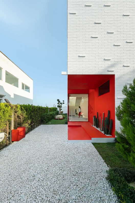 Corner Villa / Super Void Space Corner Villa / Super Void Space - Exterior Photography, Garden, Courtyard