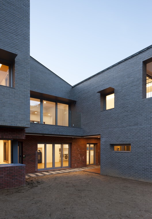 Hagidong House 2 / Hyunjoon Yoo + Partners Hagidong House 2 / Hyunjoon Yoo + Partners - Exterior Photography, Facade, Brick
