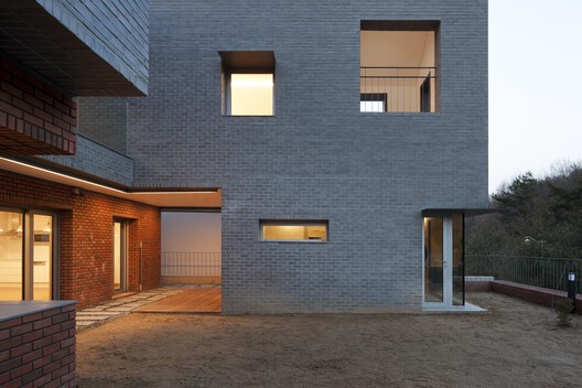 Hagidong House 2 / Hyunjoon Yoo + Partners Hagidong House 2 / Hyunjoon Yoo + Partners - Exterior Photography, Brick