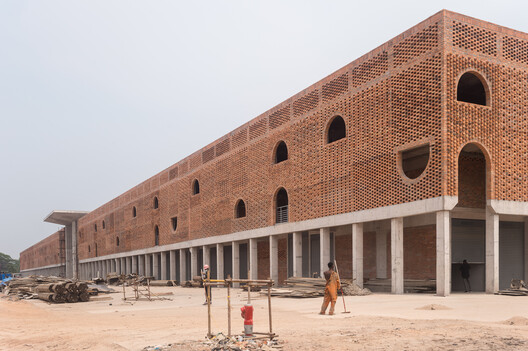 KINSHASA Zando Central Market / THINK TANK architecture KINSHASA Zando Central Market / THINK TANK architecture - Exterior Photography, Column, Arcade