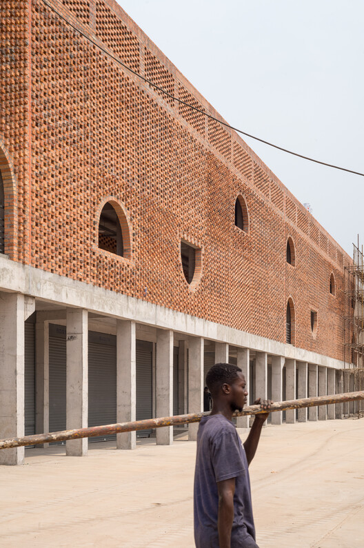 KINSHASA Zando Central Market / THINK TANK architecture KINSHASA Zando Central Market / THINK TANK architecture - Exterior Photography, Brick, Arcade