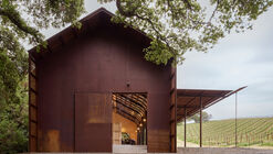 Cayucos Ridge Barn / Clayton Korte