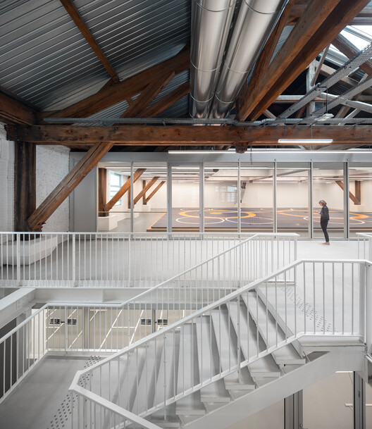 Paris USMT Bizot Sports Centre / THINK TANK architecture Paris USMT Bizot Sports Centre / THINK TANK architecture - Image 4 of 20