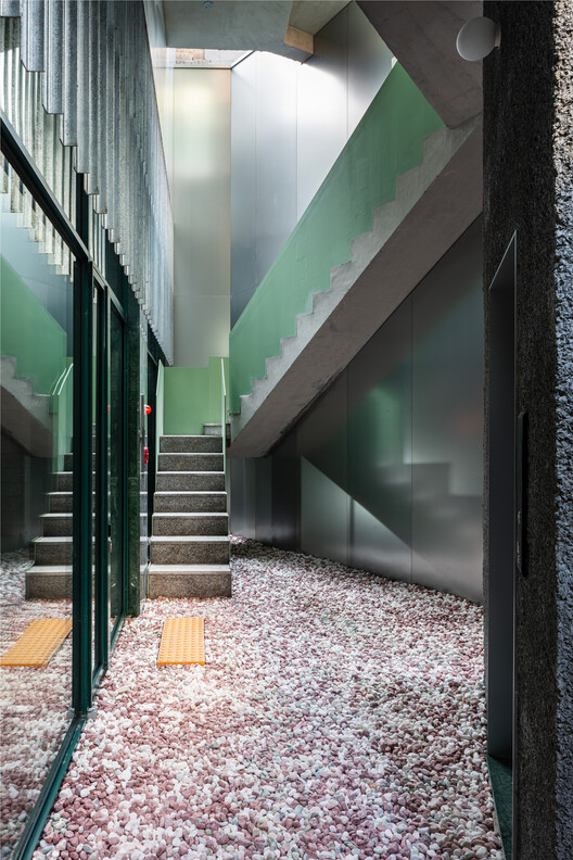 Edificio de uso mixto Bangbae Geunsaeng / aoa architects - Imagen 5 de 30
