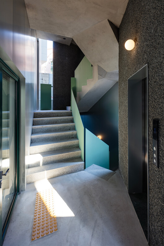 Edificio de uso mixto Bangbae Geunsaeng / aoa architects - Imagen 10 de 30