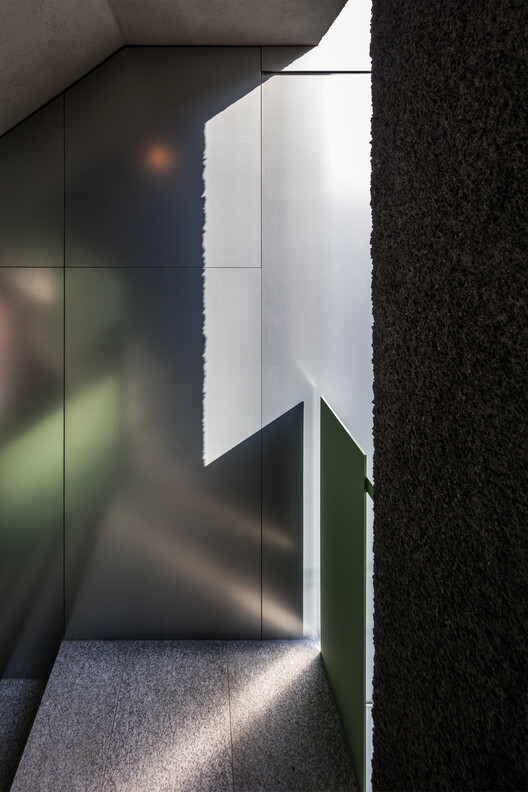 Edificio de uso mixto Bangbae Geunsaeng / aoa architects - Imagen 11 de 30