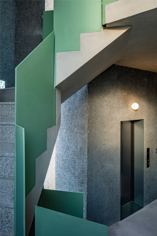 Edificio de uso mixto Bangbae Geunsaeng / aoa architects - Imagen 13 de 30