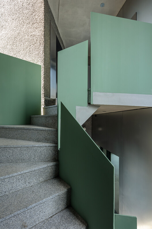Edificio de uso mixto Bangbae Geunsaeng / aoa architects - Imagen 14 de 30