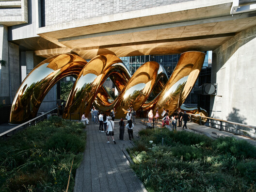 auruBOROS - Urban Memory and Collective Dream / Plastique Fantastique auruBOROS - Urban Memory and Collective Dream / Plastique Fantastique - Exterior Photography