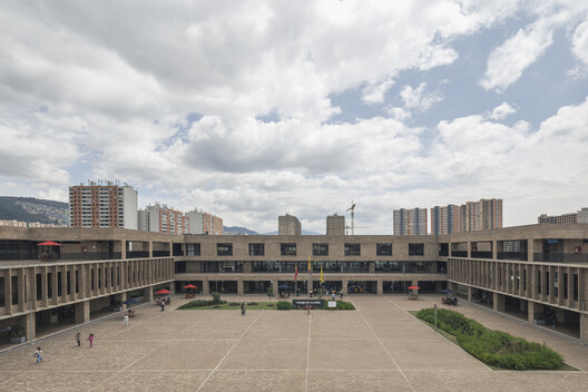 La Salle School / FP Arquitectura La Salle School / FP Arquitectura - Exterior Photography