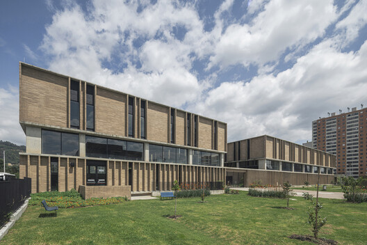 La Salle School / FP Arquitectura La Salle School / FP Arquitectura - Exterior Photography, Glass