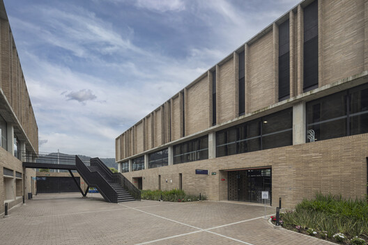 La Salle School / FP Arquitectura La Salle School / FP Arquitectura - Exterior Photography, Concrete