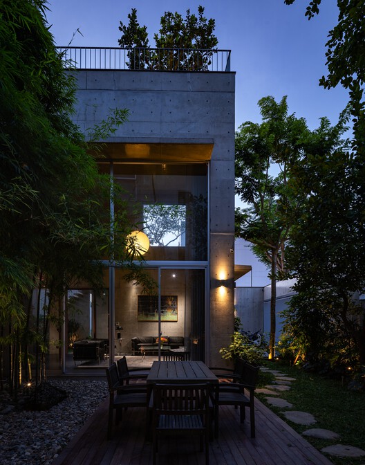 House K / HGAA House K / HGAA - Exterior Photography, Concrete, Courtyard, Balcony