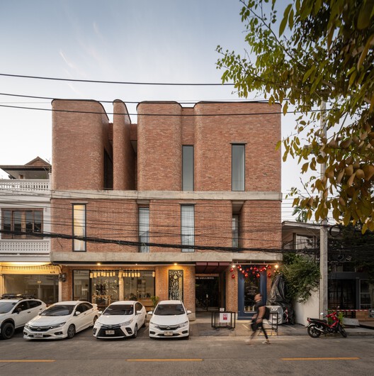 The Sayla Hotel / EKAR Architects The Sayla Hotel / EKAR Architects - Exterior Photography, Brick