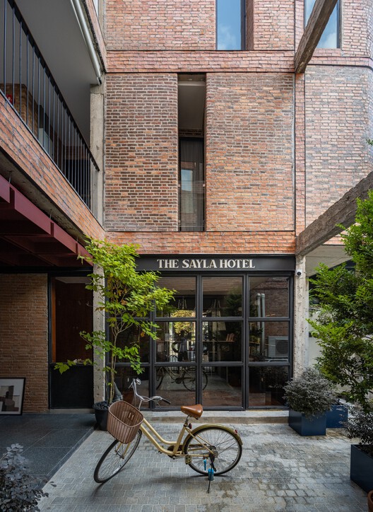 The Sayla Hotel / EKAR Architects The Sayla Hotel / EKAR Architects - Exterior Photography, Brick