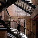 El Hotel Sayla / EKAR Architects - Fotografía interior, Escaleras, Madera, Ladrillo, Barandas, Balcón