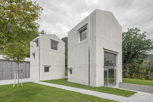 Val Mira Residential Towers / AGA Val Mira Residential Towers / AGA - Exterior Photography, Concrete