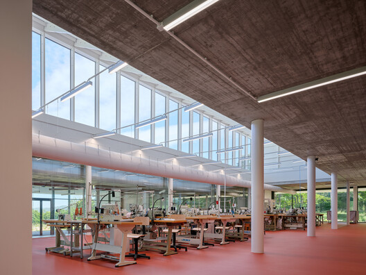 The Button - VAVI Manufacturing Facilities and Headquarters / Mjölk architekti The Button - VAVI Manufacturing Facilities and Headquarters / Mjölk architekti - Interior Photography, Column, Beam