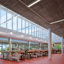 The Button - VAVI Manufacturing Facilities and Headquarters / Mjölk architekti - Interior Photography, Showroom, Column, Beam