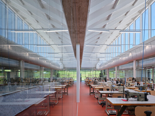 The Button - VAVI Manufacturing Facilities and Headquarters / Mjölk architekti The Button - VAVI Manufacturing Facilities and Headquarters / Mjölk architekti - Interior Photography, Dining room, Glass, Beam, Steel