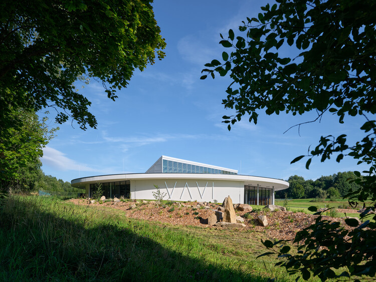 The Button - VAVI Manufacturing Facilities and Headquarters / Mjölk architekti - Showroom