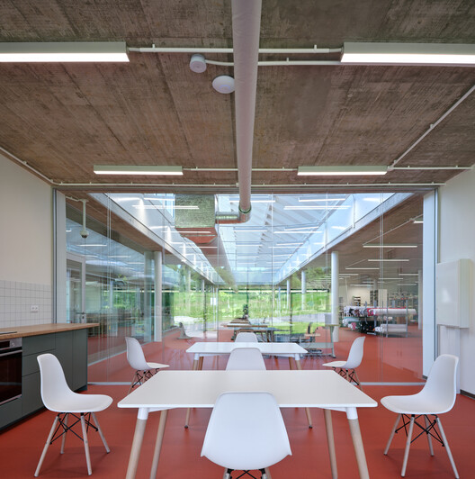 The Button - VAVI Manufacturing Facilities and Headquarters / Mjölk architekti The Button - VAVI Manufacturing Facilities and Headquarters / Mjölk architekti - Interior Photography, Dining room, Glass, Chair