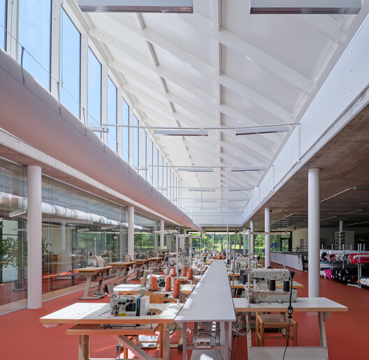 The Button - VAVI Manufacturing Facilities and Headquarters / Mjölk architekti The Button - VAVI Manufacturing Facilities and Headquarters / Mjölk architekti - Image 7 of 22