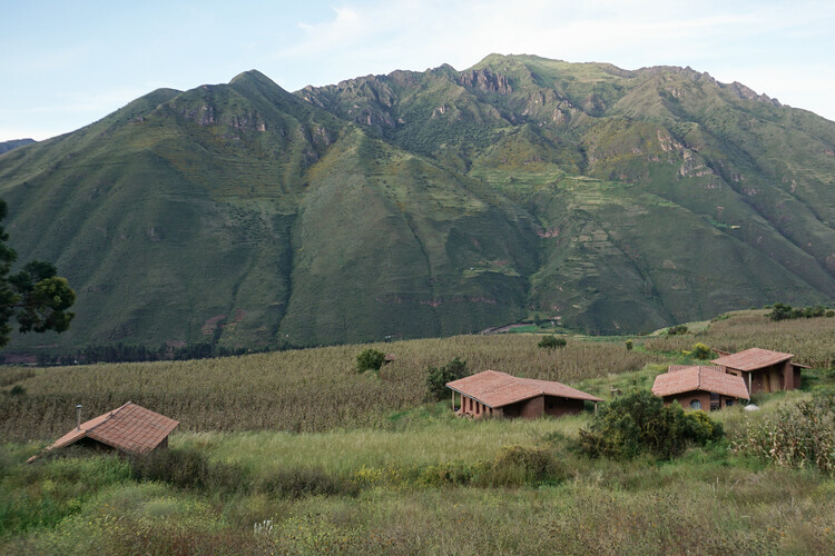 KUSKA Residence / Taller MACAA (Misión de Arquitectura, Construcción y Arte en los Andes) - Exterior Photography, Mixed Use Architecture