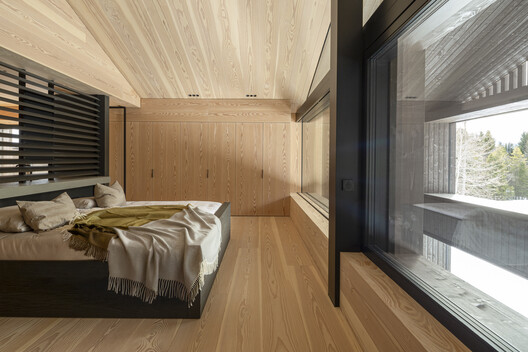 Alpamyr House / sandro durrer Alpamyr House / sandro durrer - Interior Photography, Bedroom, Wood, Beam