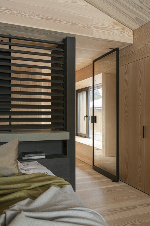 Alpamyr House / sandro durrer Alpamyr House / sandro durrer - Interior Photography, Bedroom, Wood, Bed
