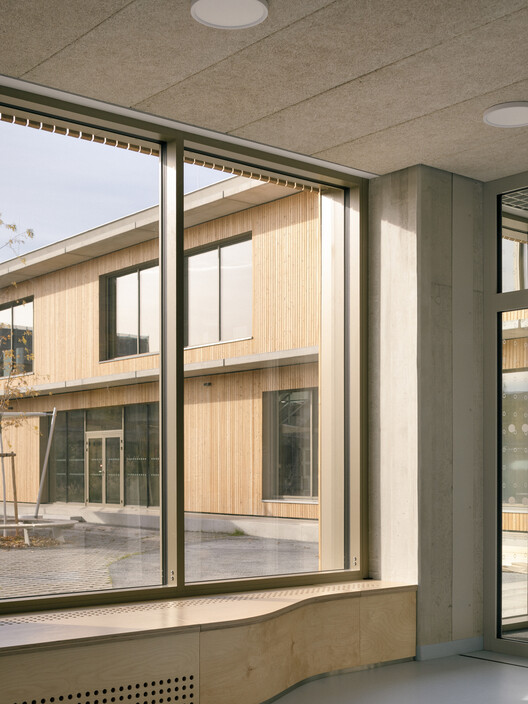 Lošbates Primary School / Pelletier De Fontenay + SOA Architekti Lošbates Primary School / Pelletier De Fontenay + SOA Architekti - Interior Photography, Concrete
