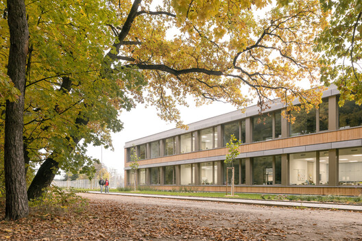 Lošbates Primary School / Pelletier De Fontenay + SOA Architekti Lošbates Primary School / Pelletier De Fontenay + SOA Architekti - Exterior Photography