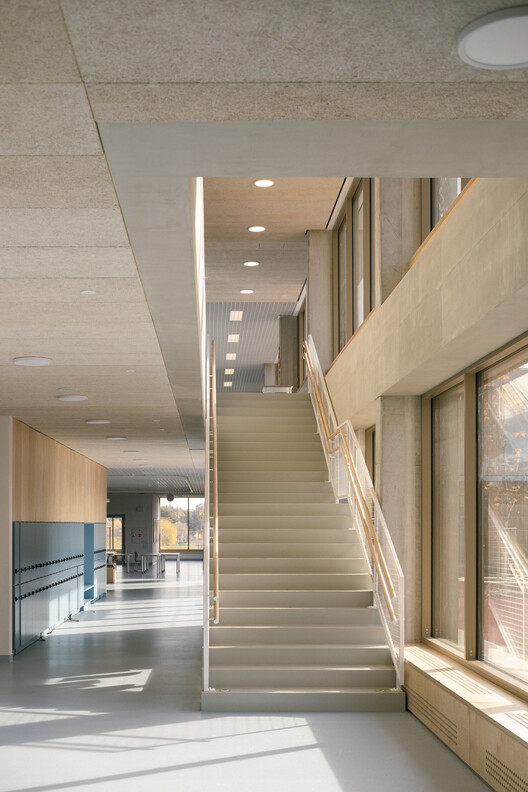 Lošbates Primary School / Pelletier De Fontenay + SOA Architekti Lošbates Primary School / Pelletier De Fontenay + SOA Architekti - Image 14 of 38