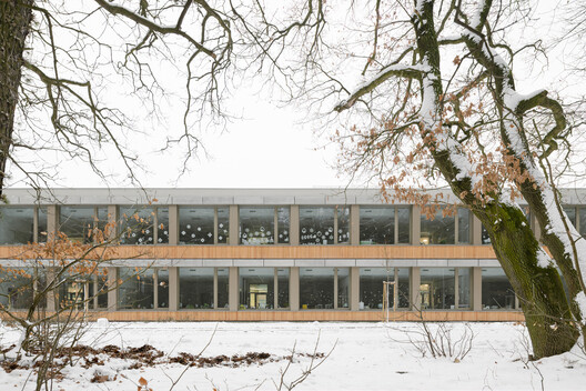 Lošbates Primary School / Pelletier De Fontenay + SOA Architekti Lošbates Primary School / Pelletier De Fontenay + SOA Architekti - Image 10 of 38