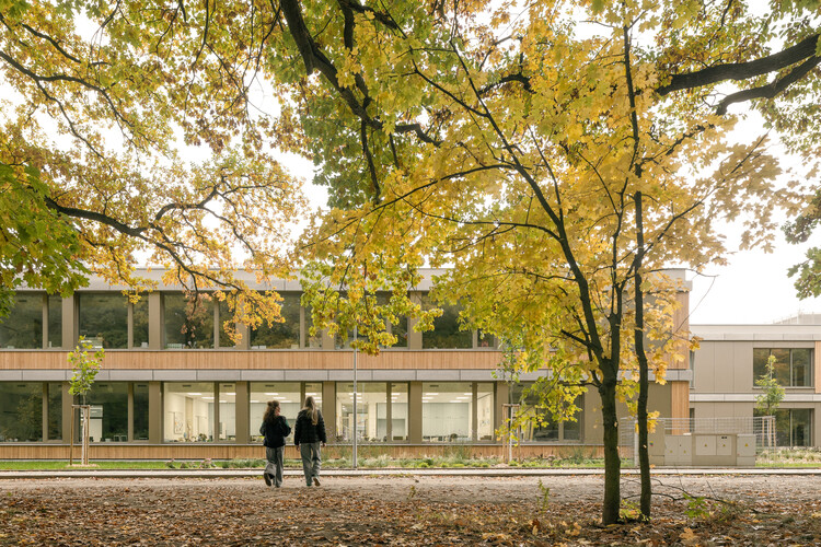 Lošbates Primary School / Pelletier De Fontenay + SOA Architekti - Exterior Photography, Educational Interiors