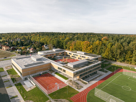 Lošbates Primary School / Pelletier De Fontenay + SOA Architekti Lošbates Primary School / Pelletier De Fontenay + SOA Architekti - Image 6 of 38