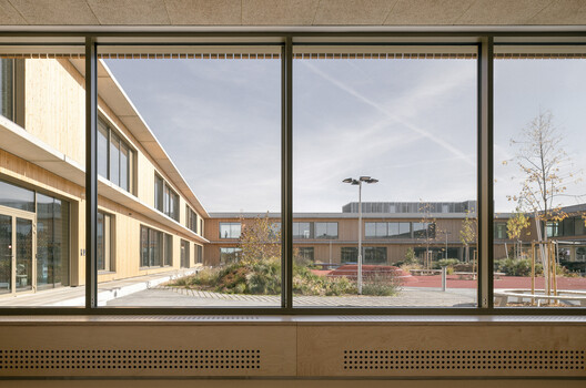 Lošbates Primary School / Pelletier De Fontenay + SOA Architekti Lošbates Primary School / Pelletier De Fontenay + SOA Architekti - Interior Photography, Concrete