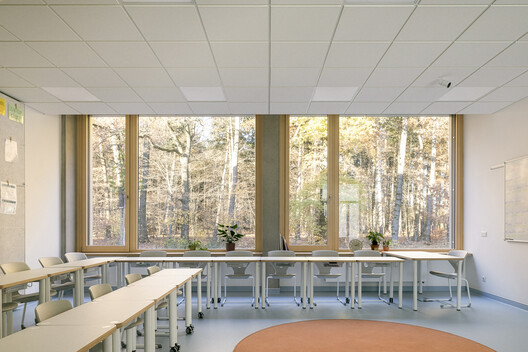 Lošbates Primary School / Pelletier De Fontenay + SOA Architekti Lošbates Primary School / Pelletier De Fontenay + SOA Architekti - Interior Photography, Wood, Glass, Chair