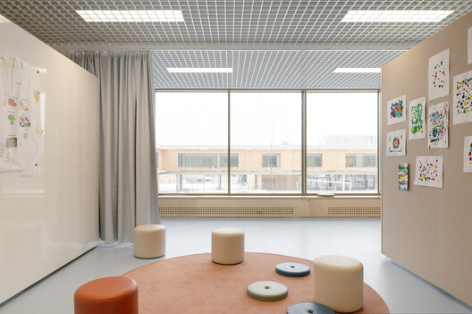 Lošbates Primary School / Pelletier De Fontenay + SOA Architekti Lošbates Primary School / Pelletier De Fontenay + SOA Architekti - Image 16 of 38