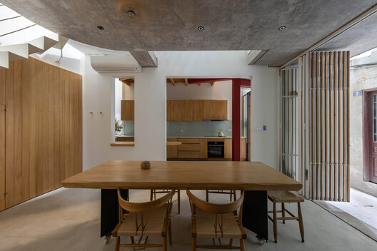 TH+ house / ODDO architects TH+ house / ODDO architects - Interior Photography, Dining room, Wood, Chair, Beam