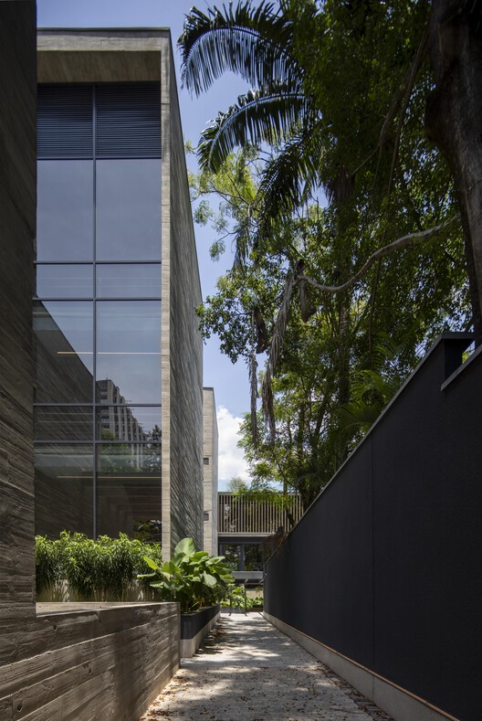Edificio Bothanic Faria Lima / Del Bianco Arquitetos + AMZ Arquitetos Edificio Bothanic Faria Lima / Del Bianco Arquitetos + AMZ Arquitetos - Fotografía exterior