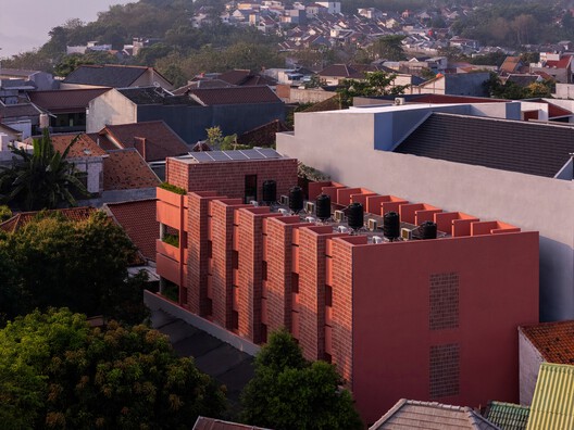 Anir Guest House / Tamara Wibowo Architects Anir Guest House / Tamara Wibowo Architects - Exterior Photography, Brick