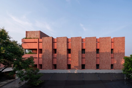 Anir Guest House / Tamara Wibowo Architects Anir Guest House / Tamara Wibowo Architects - Exterior Photography, Brick