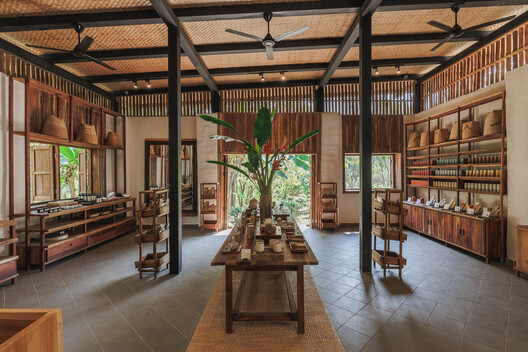 Tea Boutique at Araksa Tea Garden / Simple Architecture + thirteenthree Tea Boutique at Araksa Tea Garden / Simple Architecture + thirteenthree - Interior Photography, Wood