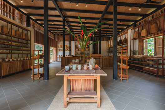 Tea Boutique at Araksa Tea Garden / Simple Architecture + thirteenthree Tea Boutique at Araksa Tea Garden / Simple Architecture + thirteenthree - Interior Photography, Wood