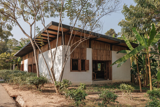 Tea Boutique at Araksa Tea Garden / Simple Architecture + thirteenthree Tea Boutique at Araksa Tea Garden / Simple Architecture + thirteenthree - Exterior Photography, Wood