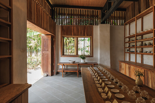 Tea Boutique at Araksa Tea Garden / Simple Architecture + thirteenthree Tea Boutique at Araksa Tea Garden / Simple Architecture + thirteenthree - Interior Photography, Dining room, Wood