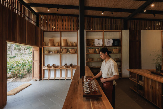 Tea Boutique at Araksa Tea Garden / Simple Architecture + thirteenthree Tea Boutique at Araksa Tea Garden / Simple Architecture + thirteenthree - Interior Photography, Wood